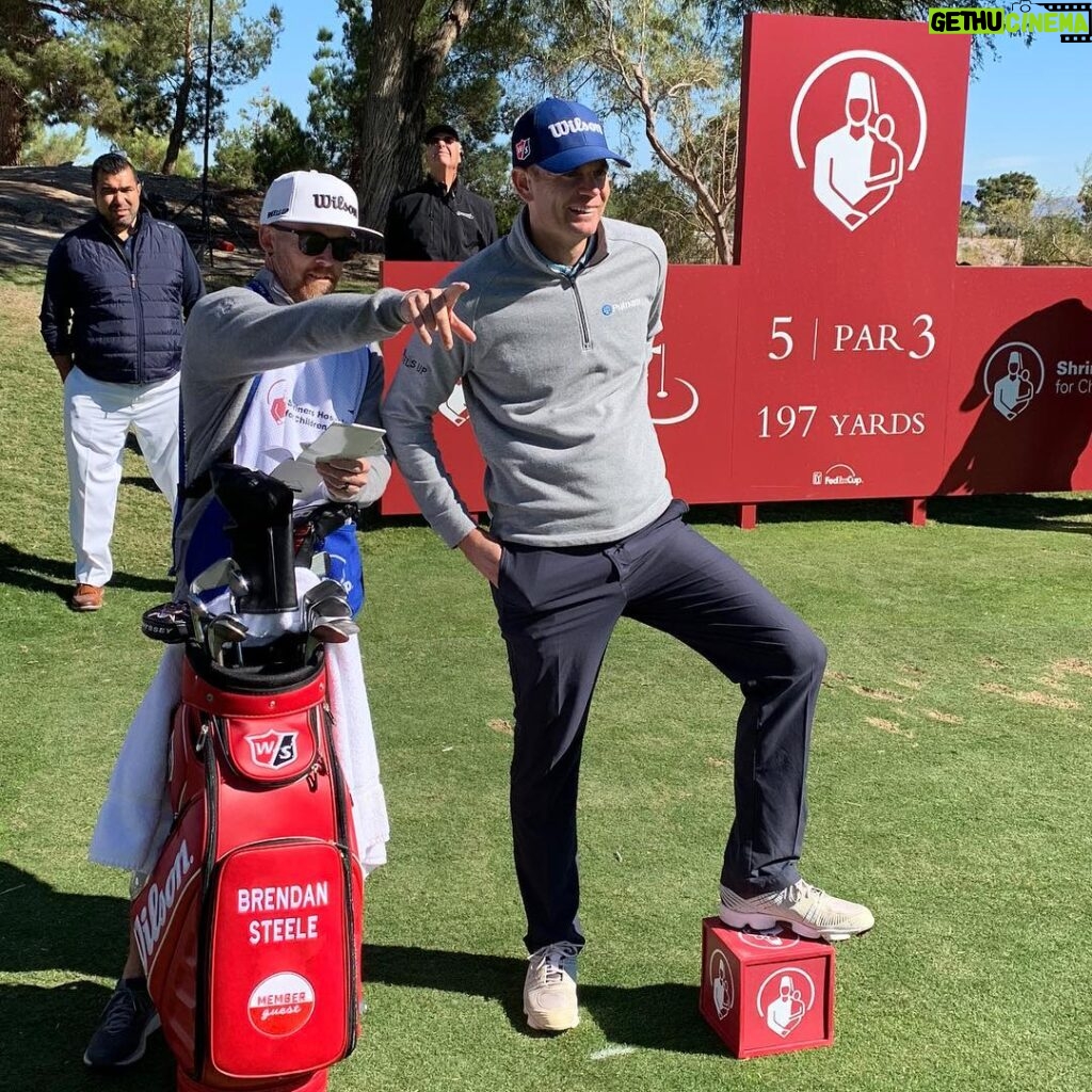 Dave Farrell Instagram - It’s “Put Your Friend To Work Week” in #LasVegas ! Last night, I had an absolute blast playing on the #posttraumatictour with @m_shinoda , and @brendansteelegolf was there to help out as my “Bass Caddie.” Today (as well as Thursday-Sunday) I’m filling in as his “Golf Tech” for the #ShrinersOpen tournament on the @PgaTour . To see more pics and updates as the week progresses, go follow @memberguestofficial ! 🎸⛳️🙌🏽 #posttraumatictour #pgatour