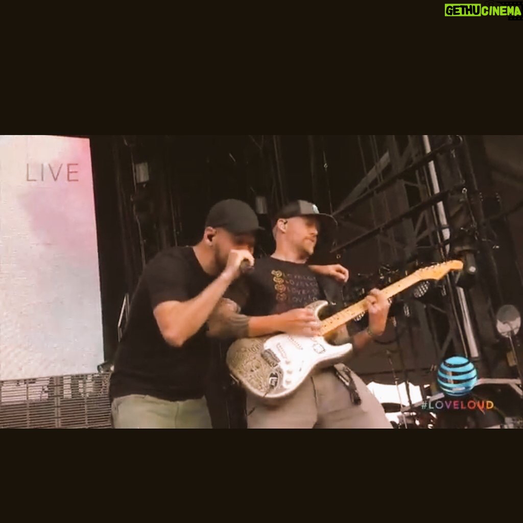 Dave Farrell Instagram - I had a wonderful time tonight playing “Running From My Shadow” with @m_shinoda !!! Mike is killing it with his set... if you get a chance, go see him on the #posttraumatictour ! #loveloud #loveloudfest #🎸#🎼#🍻