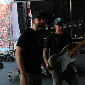 Dave Farrell Instagram - I had a wonderful time tonight playing “Running From My Shadow” with @m_shinoda !!! Mike is killing it with his set... if you get a chance, go see him on the #posttraumatictour !
#loveloud #loveloudfest #🎸#🎼#🍻