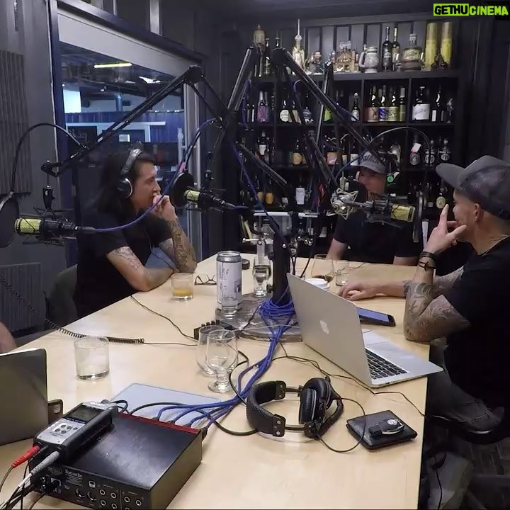 Dave Farrell Instagram - @mrmoneycat from @omandm joins us for Season 2 of the @memberguestofficial podcast! Scroll right to watch a couple video moments, and then go listen to the full episode. Link in Bio ⬆️ And don’t forget to subscribe to the podcast, and leave us some reviews 🙌🏽🎧🔥