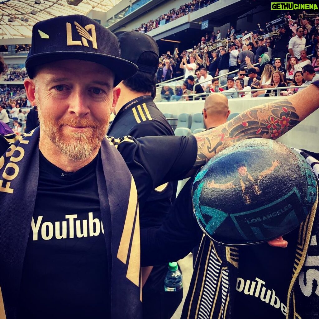 Dave Farrell Instagram - Making new friends (@lafcsoccerhead) at the @lafc 4-1 win tonight! If you look closely, you just might be able to find a falcon in the background... and swipe left for the “PX Double-Double” #lafc #lafc3252