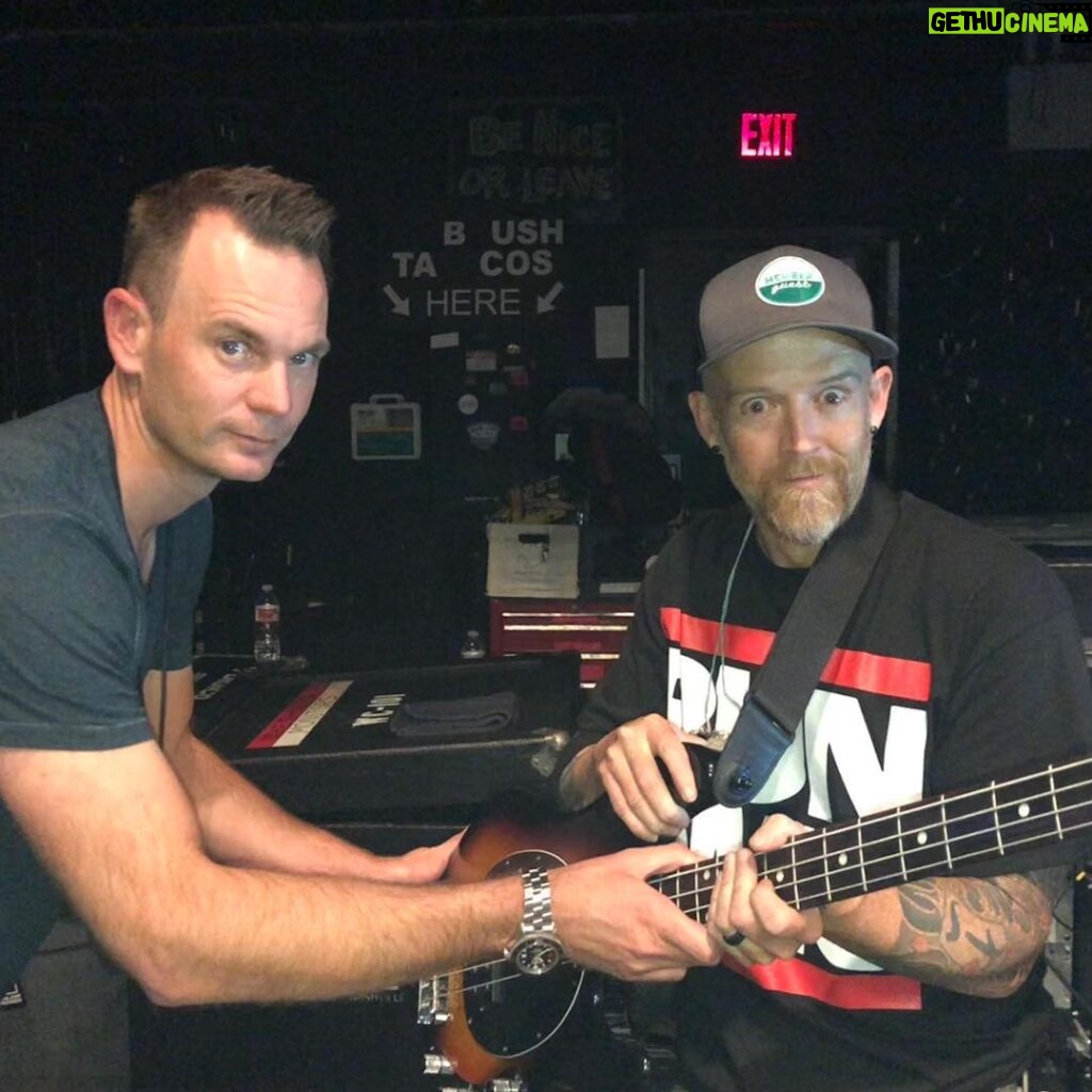 Dave Farrell Instagram - It’s “Put Your Friend To Work Week” in #LasVegas ! Last night, I had an absolute blast playing on the #posttraumatictour with @m_shinoda , and @brendansteelegolf was there to help out as my “Bass Caddie.” Today (as well as Thursday-Sunday) I’m filling in as his “Golf Tech” for the #ShrinersOpen tournament on the @PgaTour . To see more pics and updates as the week progresses, go follow @memberguestofficial ! 🎸⛳️🙌🏽 #posttraumatictour #pgatour