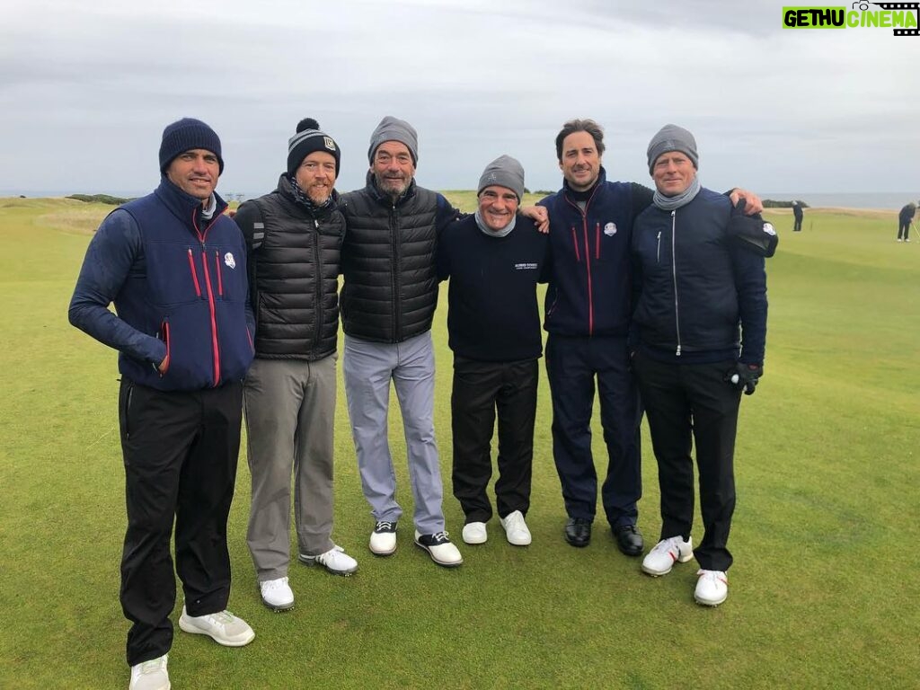 Dave Farrell Instagram - Sunday morning “cool down” round after missing the cut at the @dunhilllinks ... Just six guys going out and teeing it up in a freezing sideways rain after already playing way too much golf in a week! Gotta love Scotland! 🏴󠁧󠁢󠁳󠁣󠁴󠁿 💥 🏌🏼