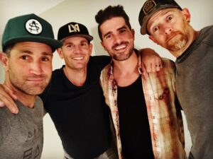 Dave Farrell Instagram - What are you doing on this fine Sunday!?! Why not give the latest episode of the #memberguestpodcast with @hereliesmoon a listen. It’s good on long 🏃🏽‍♀️, when in the 🏋️, or in the 🚙. Where do you listen?