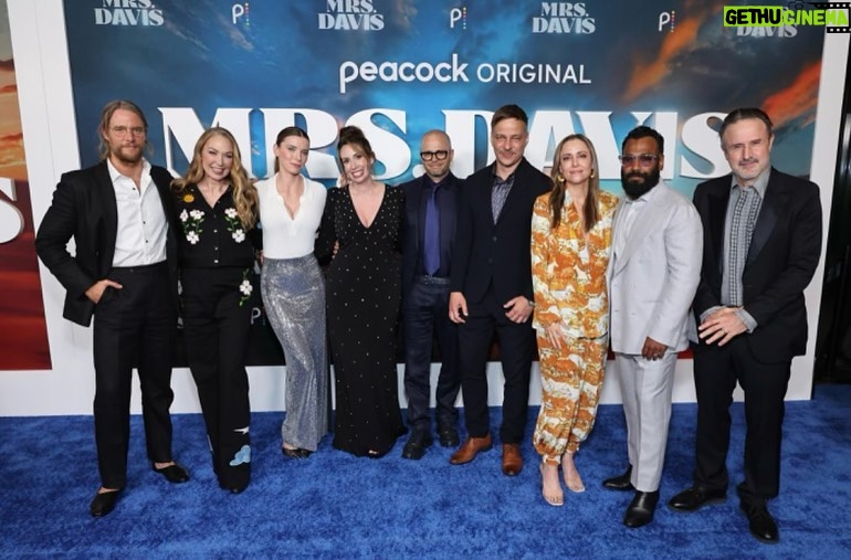 David Arquette Instagram - What an honor to see #mrsdavis with my wonderful sister @rosannaarquette Thank you @Peacock Tara, Damon, Owen, and Alethea! Betty is brilliant and the entire cast is marvelous. Please check out #MrsDavisPeacock Photo credit is Randy Shropshire / Peacock #magic