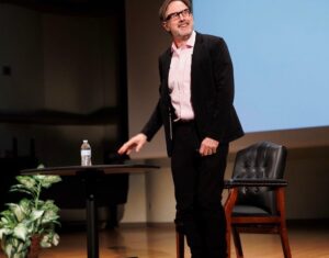 David Arquette Instagram - I would like to thank all the students and staff at @ballstateuniversity for having me as part of the David Letterman Lecture series. I had such a wonderful time at this remarkable university. Thank you Paige and Kim 📸 Joe?