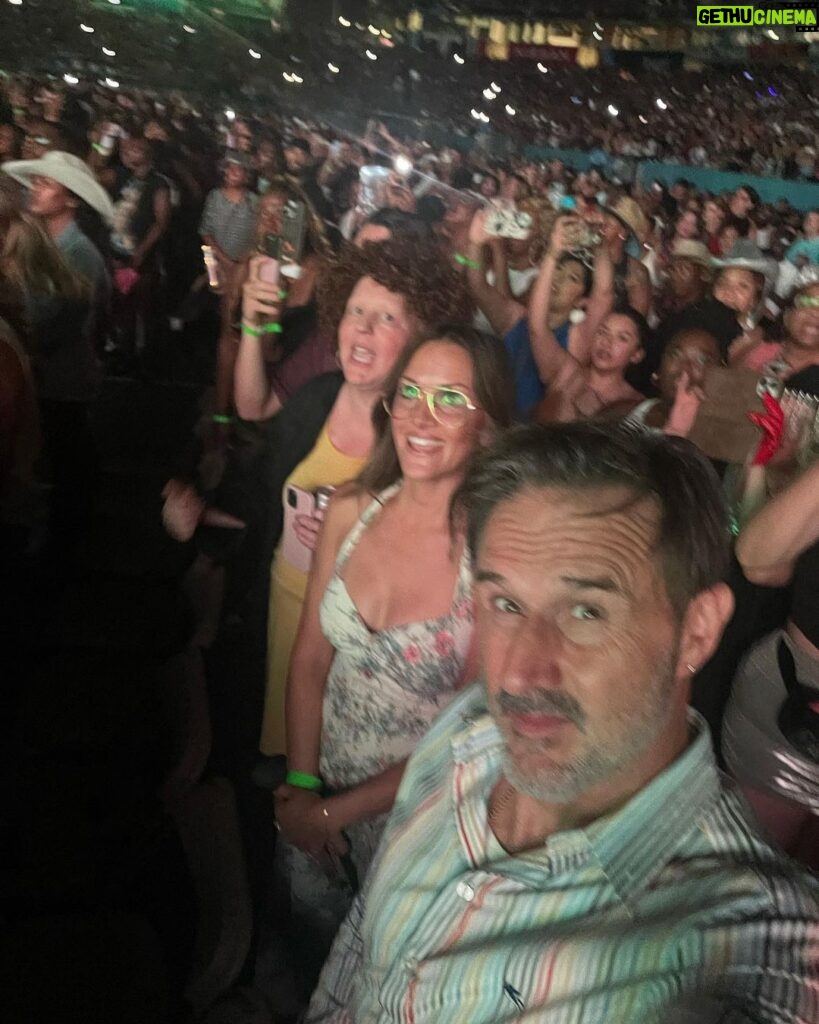 David Arquette Instagram - I got to meet my clown hero @puddlespityparty @citywinerynsh and then saw #beyonce #queenbee @nissanstadium and @christinaarquette was in heaven @ojme98 @pepe.favela