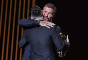 David Beckham Instagram - Huge honour to present Leo with his 8th Ballon D’or tonight in Paris x such a special night for Leo and his family and it was a privilege to be there to celebrate such an incredible achievement, Miami are truly honoured to have The Best 🩵🤍 congratulations my friend @leomessi @intermiamicf 🩷🖤