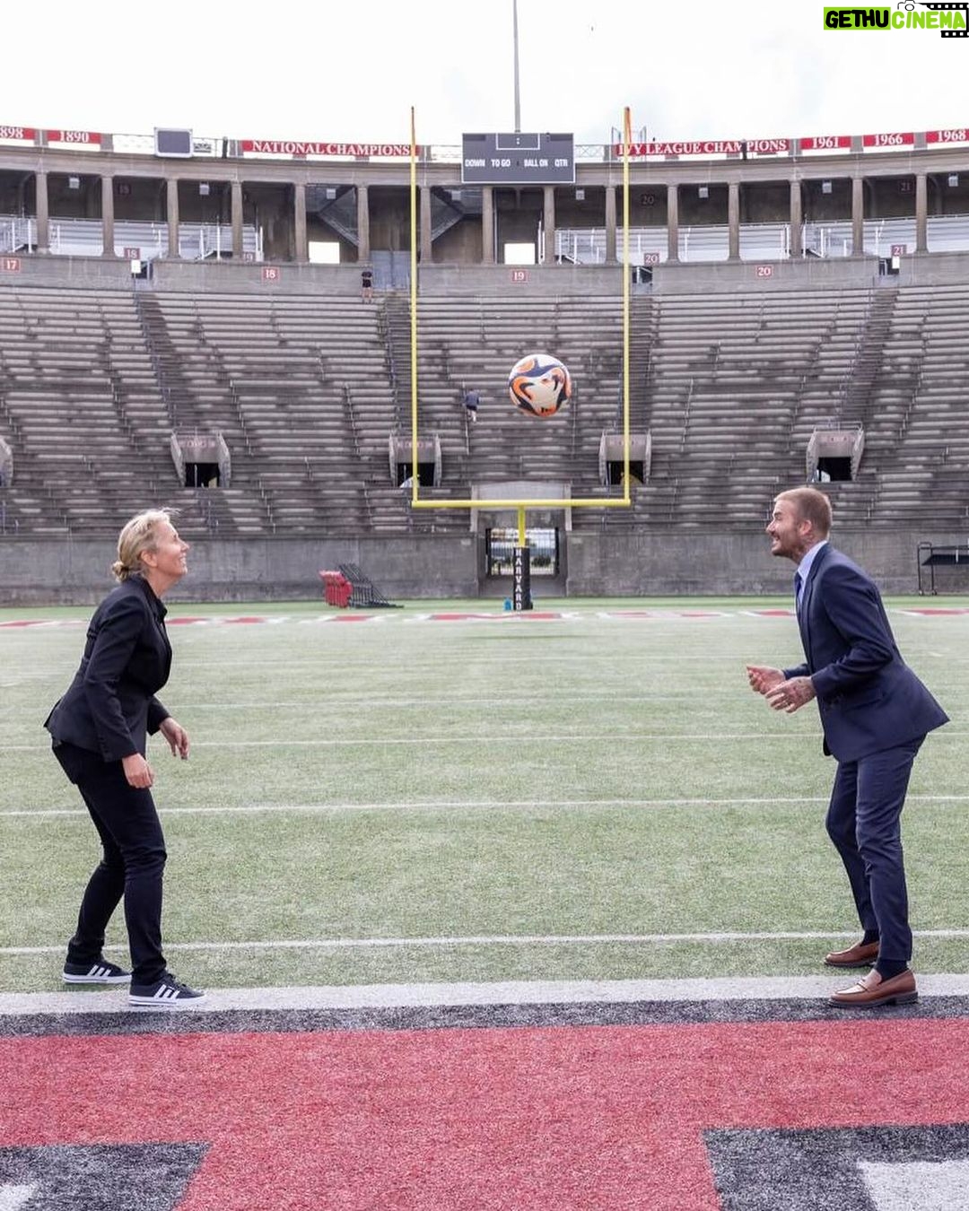 David Beckham Instagram - Who would have thought the boy from east london talks at Harvard 😂 huge honour today spending time with @anitaelberse at @Harvard @HarvardHBS thank you to Anita & all the students ❤️ @jamiejsalter