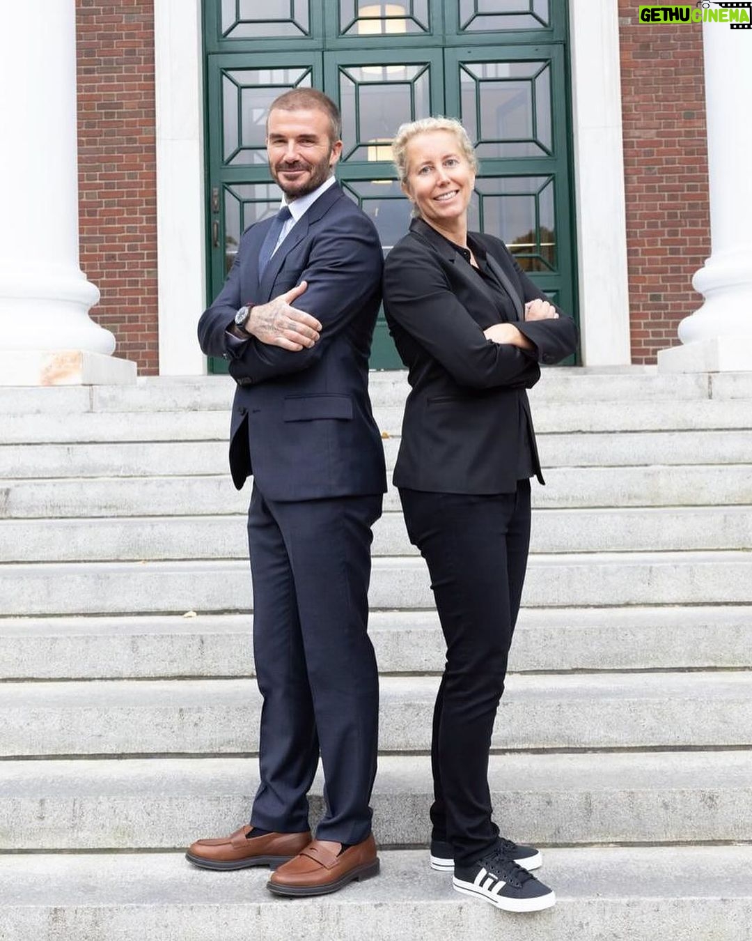 David Beckham Instagram - Who would have thought the boy from east london talks at Harvard 😂 huge honour today spending time with @anitaelberse at @Harvard @HarvardHBS thank you to Anita & all the students ❤️ @jamiejsalter