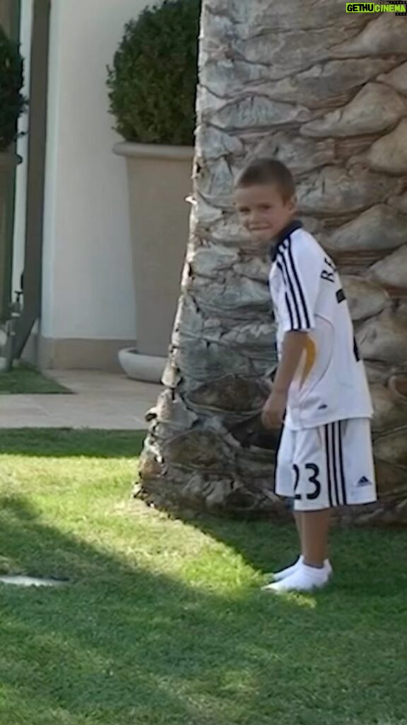David Beckham Instagram - Happy 21st Birthday to my little man 🩷 Dad is so proud of the person that you have become, kind , generous and passionate about what you love , keep being you and dream big 🩷 we love u so much x @romeobeckham x @victoriabeckham @brooklynpeltzbeckham @cruzbeckham #HarperSeven 🩷