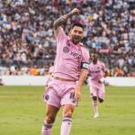 David Beckham Instagram - Another amazing night in Pink 🩷🖤 What a moment for OUR team , OUR fans , OUR club 🩷🖤 first final in our history @intermiamicf SO PROUD 🩷🖤