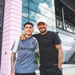 David Beckham Instagram - The future is PINK 🩷 Nothing makes me more proud than watching our young players realise their dreams. Tonight we see homegrown talent represent our club in the @leaguescup semi-final... Yesterday we welcomed Toto and Facu to the club, joining Diego as part of the MLS U22 initiative #FreedomToDream 🩷🖤 @facufarias10 @totoaviles_ @diegogomez__06 @benjacremaschi @davidruizz41 @noahhh.allen