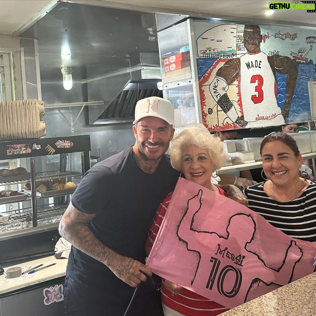 David Beckham Instagram - Leo’s & InterMiami’s biggest fans @enriquetas_sandwich_shop 🩷🖤 el mejor sandwich cubano y Cortadito ☕️🩷🖤 gente especial 🩷🖤