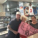 David Beckham Instagram – Leo’s & InterMiami’s biggest fans @enriquetas_sandwich_shop 🩷🖤 el mejor sandwich cubano y Cortadito ☕️🩷🖤 gente especial 🩷🖤