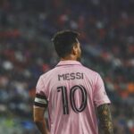 David Beckham Instagram - Another great night in pink 🩷 A great performance from the team to reach another final 🩷🖤 @intermiamicf very proud 🩷🖤