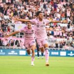 David Beckham Instagram - The future is PINK 🩷 Nothing makes me more proud than watching our young players realise their dreams. Tonight we see homegrown talent represent our club in the @leaguescup semi-final... Yesterday we welcomed Toto and Facu to the club, joining Diego as part of the MLS U22 initiative #FreedomToDream 🩷🖤 @facufarias10 @totoaviles_ @diegogomez__06 @benjacremaschi @davidruizz41 @noahhh.allen