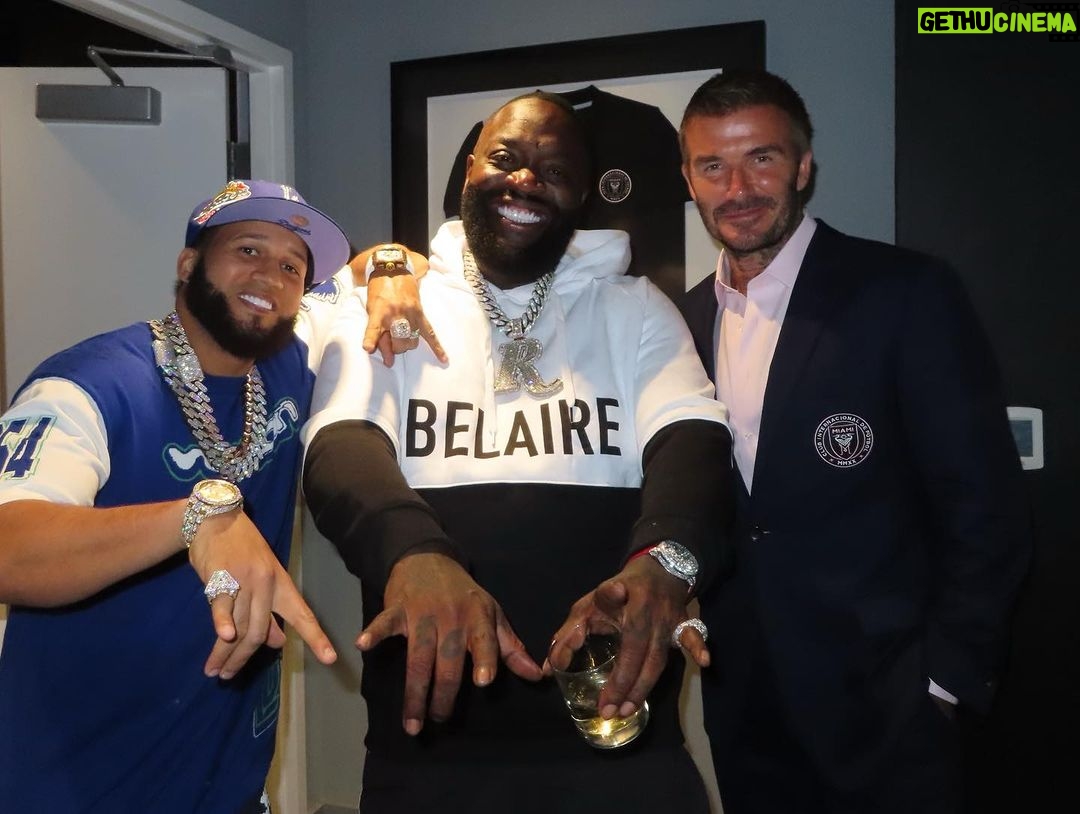 David Beckham Instagram - Another great night in miami with La Familia 🩷🖤 family and friends showing the Miami Love 🩷🖤 @intermiamicf