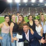 David Beckham Instagram – Another great night in miami with La Familia 🩷🖤 family and friends showing the Miami Love 🩷🖤 @intermiamicf