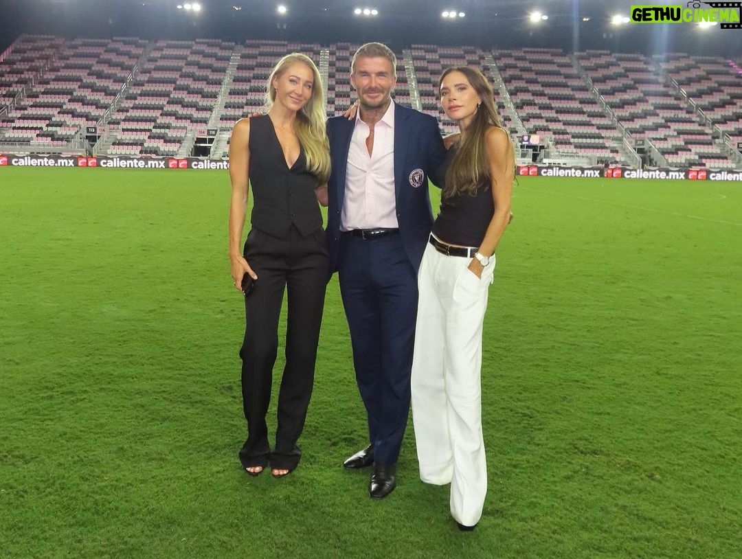 David Beckham Instagram - Another great night in miami with La Familia 🩷🖤 family and friends showing the Miami Love 🩷🖤 @intermiamicf