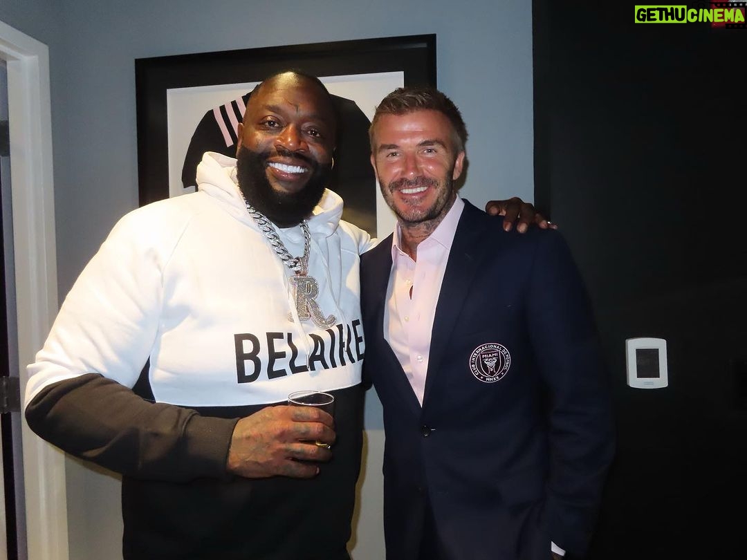 David Beckham Instagram - Another great night in miami with La Familia 🩷🖤 family and friends showing the Miami Love 🩷🖤 @intermiamicf