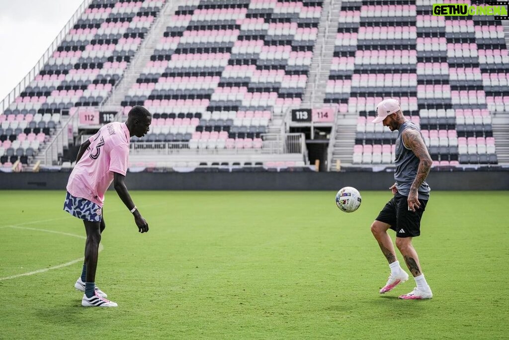David Beckham Instagram - No… he’s not a new signing 😂 Great fun working with you @khaby00 ⚽️ Welcome to La Familia 🩷🖤 @intermiamicf
