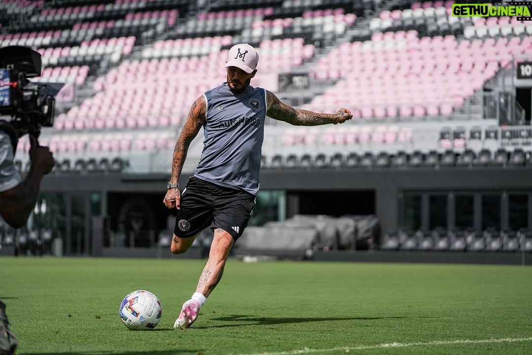 David Beckham Instagram - No… he’s not a new signing 😂 Great fun working with you @khaby00 ⚽️ Welcome to La Familia 🩷🖤 @intermiamicf