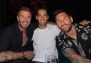 David Beckham Instagram - la cena perfecta.. familia 🩷🖤 @victoriabeckham @leomessi antonelaroccuzzo @5sergiob @elenagalera @ale_mas #JorgeMas 🩷🖤 @intermiamicf