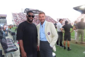 David Beckham Instagram - Another great night 🩷 Thank you to La Familia & all of our friends for showing up 🔥 @victoriabeckham @diddy @djkhaled @davidgrutman @isabelagrutman camila_cabello @karliekloss @officialgiggs @rauwalejandro @khaby00 🔥 @intermiamicf