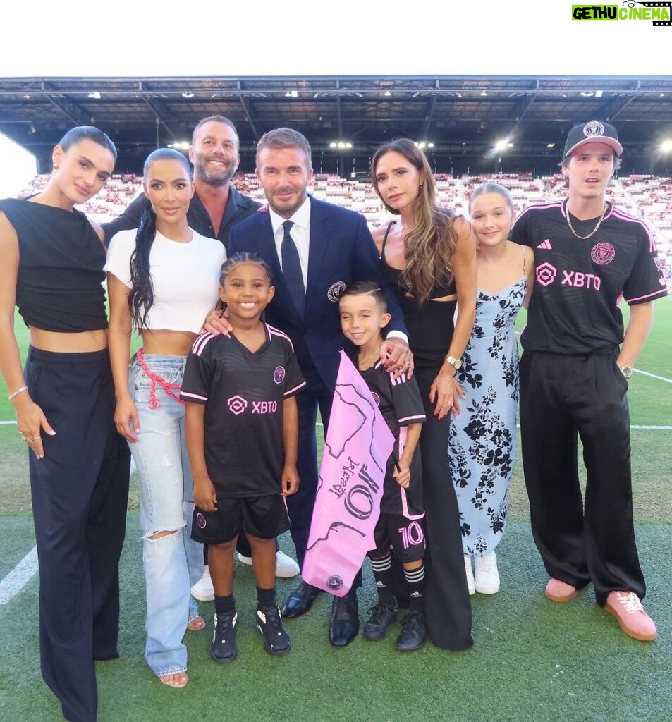 David Beckham Instagram - The perfect night 🩷🖤 Thank you to all my family & friend’s for supporting like you always do 🩷🖤