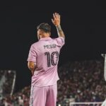David Beckham Instagram - Incredible night in Miami 🔥Thank you to all the fans for creating such a special atmosphere, I’m so proud of this club 🩷🖤 We’ve just witnessed greatness… #FreedomToDream @intermiamicf @leomessi