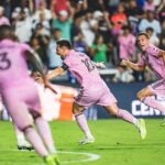 David Beckham Instagram - Incredible night in Miami 🔥Thank you to all the fans for creating such a special atmosphere, I’m so proud of this club 🩷🖤 We’ve just witnessed greatness… #FreedomToDream @intermiamicf @leomessi