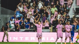 David Beckham Instagram - Incredible night in Miami 🔥Thank you to all the fans for creating such a special atmosphere, I’m so proud of this club 🩷🖤 We’ve just witnessed greatness… #FreedomToDream @intermiamicf @leomessi