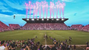 David Beckham Instagram - Incredible night in Miami 🔥Thank you to all the fans for creating such a special atmosphere, I’m so proud of this club 🩷🖤 We’ve just witnessed greatness… #FreedomToDream @intermiamicf @leomessi