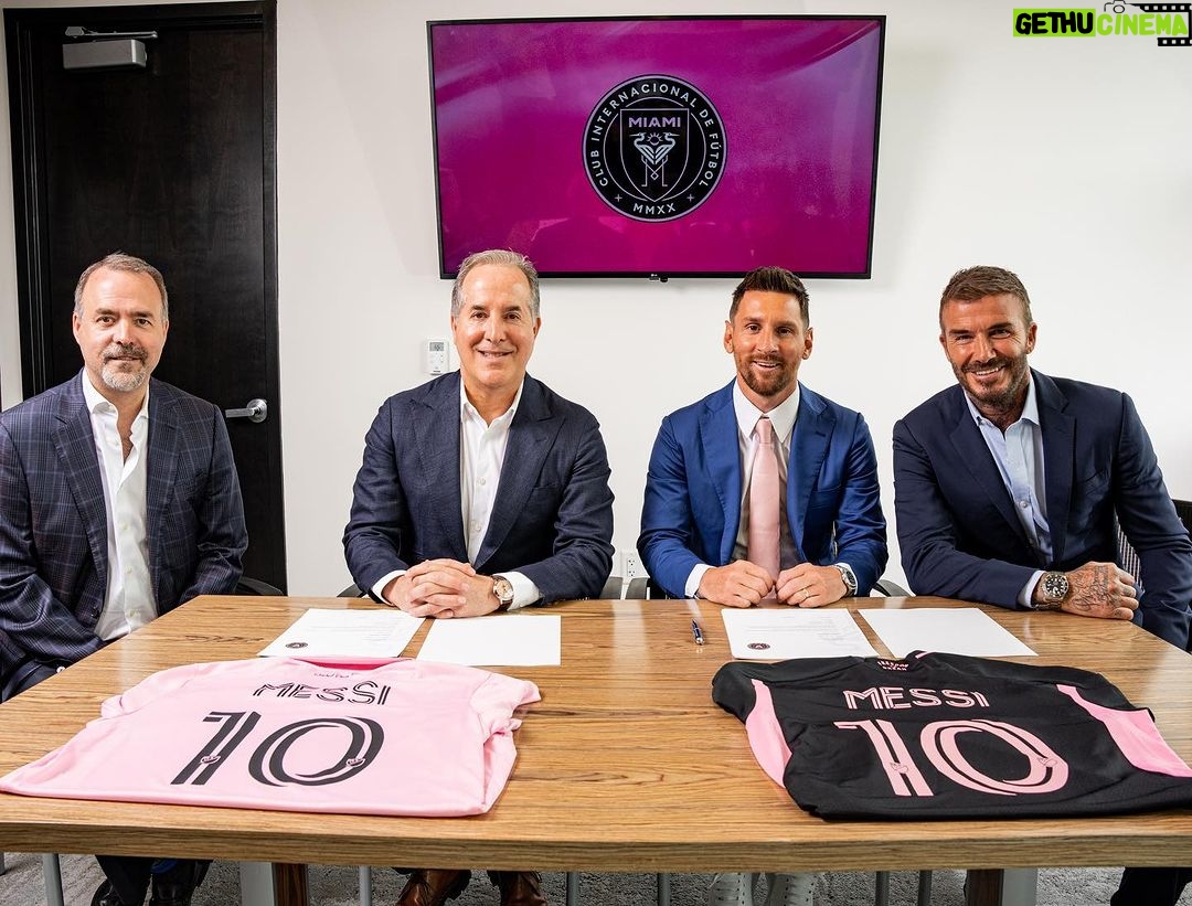 David Beckham Instagram - Confirmación. @leomessi x @intermiamicf 🩷🖤 A long and beautiful week in Miami 🩷