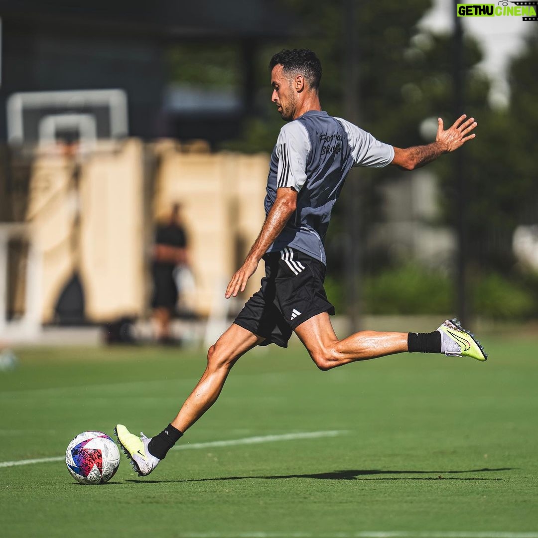 David Beckham - 2.8 Million Likes - And now we go to work… ⚽️🔥
