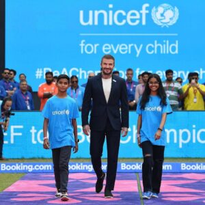 David Beckham Instagram - What an incredible atmosphere… Thanks to @unicef and @sachintendulkar for making me so welcome at the Cricket World Cup 🏏🏆 These fans have such amazing energy 👏🏼 #CWC23