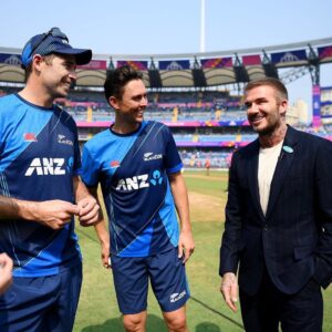 David Beckham Instagram - What an incredible atmosphere… Thanks to @unicef and @sachintendulkar for making me so welcome at the Cricket World Cup 🏏🏆 These fans have such amazing energy 👏🏼 #CWC23