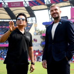 David Beckham Instagram - What an incredible atmosphere… Thanks to @unicef and @sachintendulkar for making me so welcome at the Cricket World Cup 🏏🏆 These fans have such amazing energy 👏🏼 #CWC23 Wankhede Stadium, Mumbai