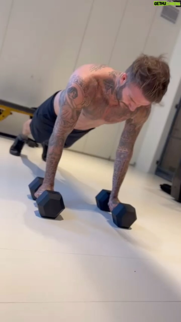 David Beckham Instagram - 998, 999, 1000 👀😅