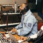 Davido Instagram - Pushing boundaries with Global music 🌎❤️⏳🧠💿 how was your weekend??? New York, N.Y.