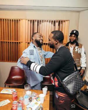 Davido Instagram - Pushing boundaries with Global music 🌎❤️⏳🧠💿 how was your weekend???