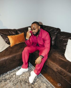 Davido Instagram - Pushing boundaries with Global music 🌎❤️⏳🧠💿 how was your weekend???