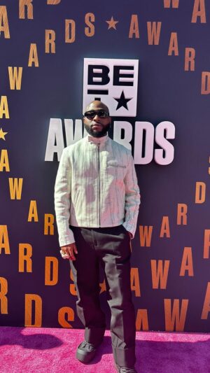Davido Instagram - 5 years ago today i graced this same stage with a speech exporting the culture . Today , We are the culture ! Thank you so much @bet @betawards ❤️⏳ , 🌍 Catch y’all on tour in a few days !