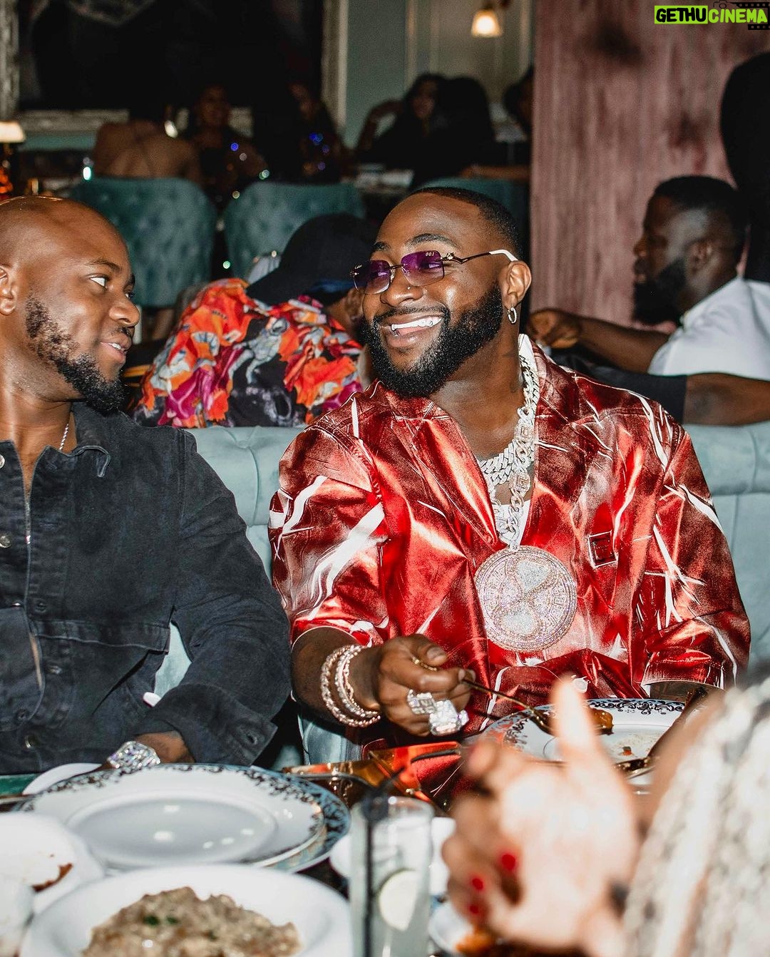 Davido Instagram - I CANT BE FUCKED WITH 🤯😈⏳🌎😍✌️ Lagos, Nigeria
