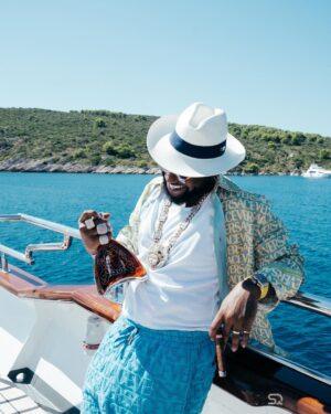 Davido Instagram - Yacht life!
Unavailable all summer!
@majorlazer remix out now!