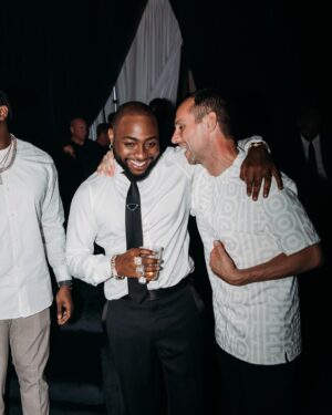 Davido Instagram - Let love rule ⏳🌎💨❤️