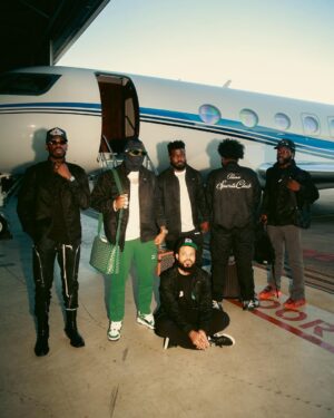 Davido Instagram - Why wake up and just decide to hop on a plane to go see the English champions on the day they win the league? Well, when you got family like @pumafootball , the question is why not? 😉 #pumafam