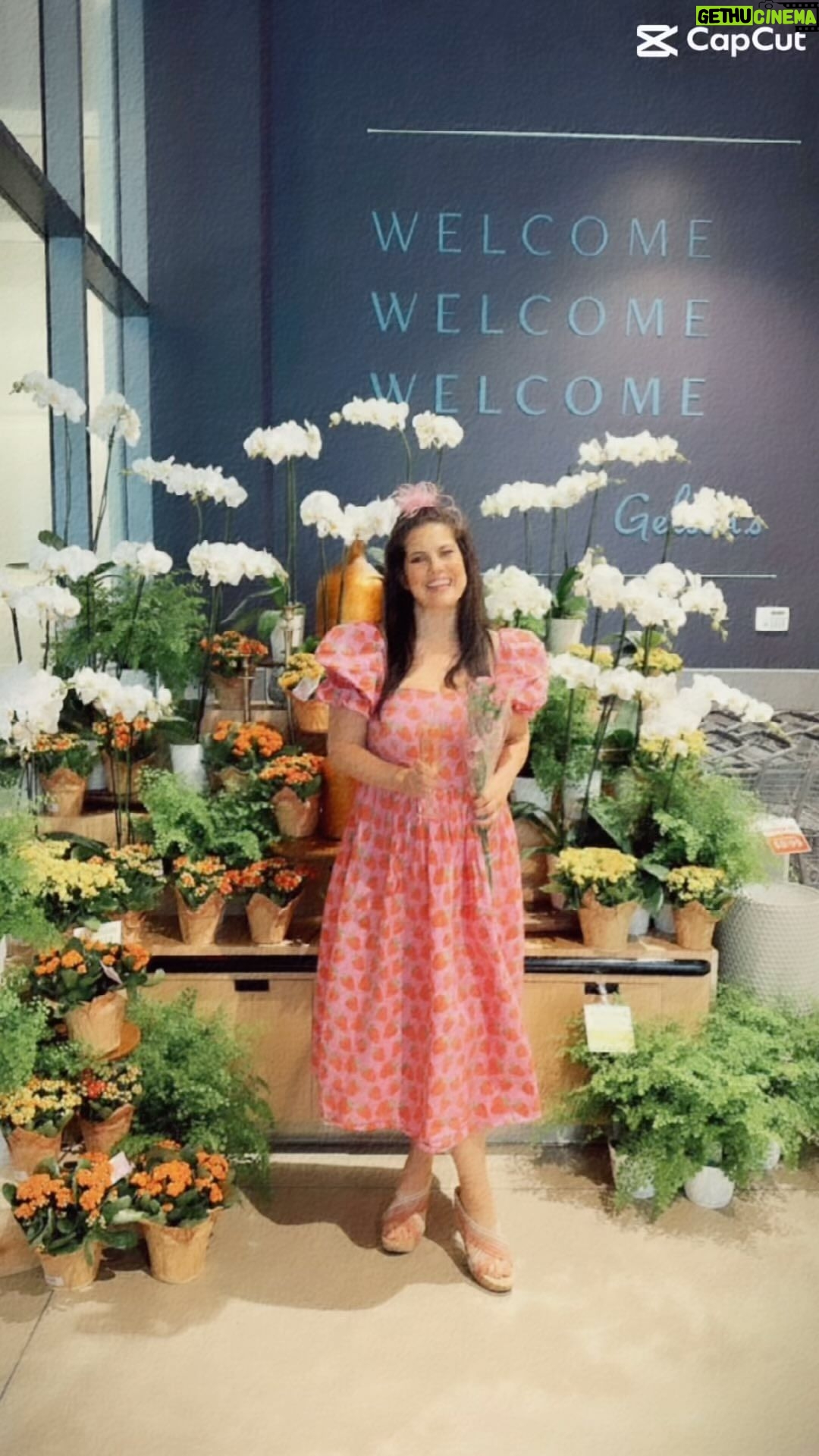 Dawn McCoy Instagram - I got a special sneak press preview of the gorgeous new @gelsonsmarkets at @west.edge in West LA - and, y’all… It’s not just a grocery…it’s an EXPERIENCE! We were treated to a sushi & wine (+ comfort food) tasting at their beautiful bar - and as I sat there taking in the delicious food and wonderful wine flight (@duckhornwine Cabernet was my FAVE, thank you very much!🍷)… I couldn’t help but think what a perfect place this is to shop, work while you dine and meet friends and business peers. Gelson’s has not only opened a market here - but a community. And it’s NOW OPEN! Check it out - and, as always - please let me know if you do.🩵 #Gelsons #DineAndDishWithDawn West Edge