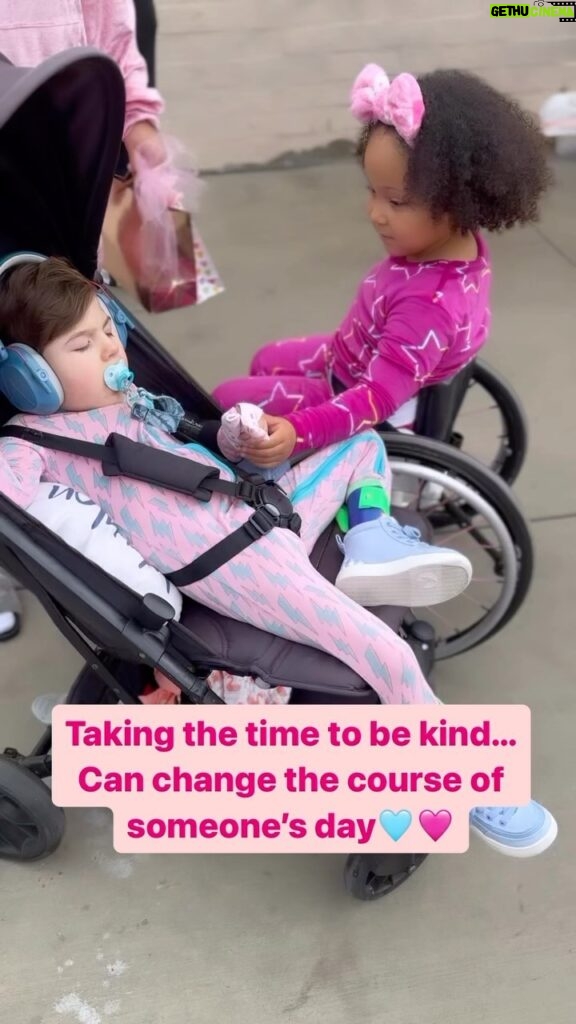 Dawn McCoy Instagram - Kindness is EVERYTHING.🥰 Please be kind out there… And teach your children to be kind. Just a little reminder at the beginning of this new week, filled with endless possibilities.🩵🩷 📷: @cesilycollette & @waylonmccoyofficial @lovingwayfoundation